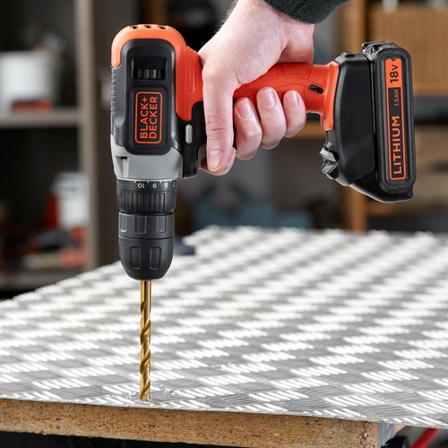 Black and Decker - 18V Lithiumion borrskruvdragare med 15Ah batteri  400mA laddare - BCD001C1