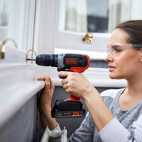 Black and Decker - 18V Lithiumion borrskruvdragare med 15Ah batteri  400mA laddare - BCD001C1