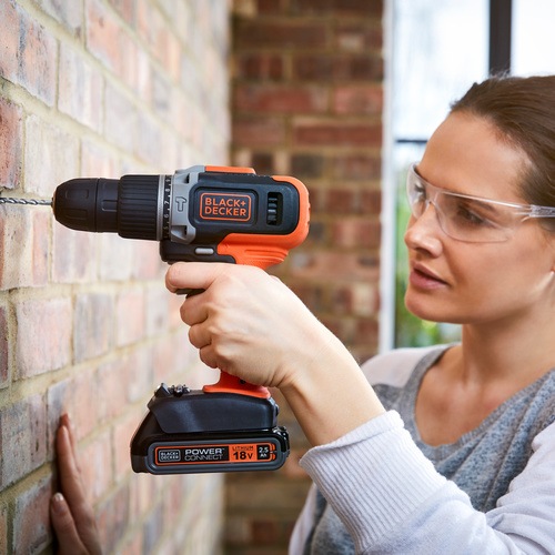Black and Decker - 18V lithiumion 2 vxlad slagborrmaskin med 15Ah batteri  400mA laddare - BCD003C1