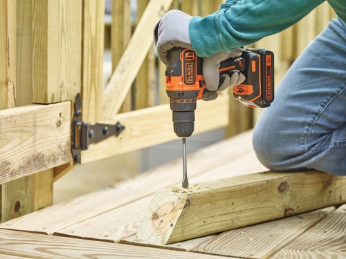 Black and Decker - 18V 2G borrskruvdragare med 400mA laddare 2x15Ah batterier och en vska - BDCDD186KB
