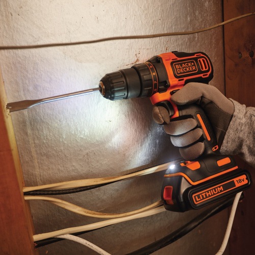 Black and Decker - 18V 2G borrskruvdragare med 400mA laddare 2x15Ah batterier och en vska - BDCDD186KB