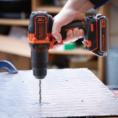 Black and Decker - 18V LiIon slagborrmaskin med tv batterier och laddare i kitbox - BDCHD18K1B2