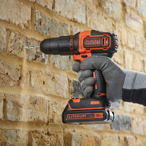 Black and Decker - 18V 2G slagborrmaskin med 400mA laddare 2x15Ah och vska - BDCHD18KB