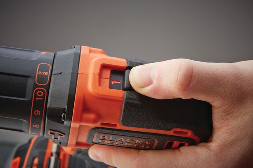 Black and Decker - 18V 2G slagborrmaskin med 400mA laddare 2x15Ah och vska - BDCHD18KB