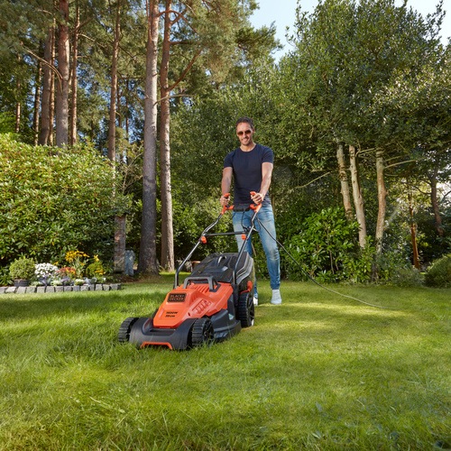 Black and Decker - 38CM 1600W Grsklippare med ergonomisk handtagsdesign - BEMW471BH