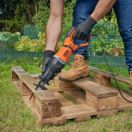 Black and Decker - 750W Tigersg med grenhllare  tv sgblad - BES301