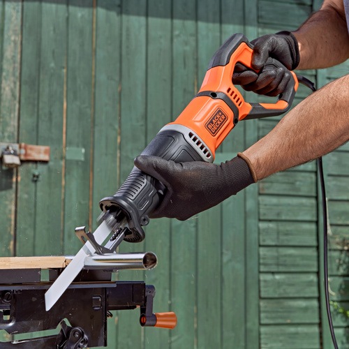 Black and Decker - 750W Tigersg med grenhllare  tv sgblad - BES301