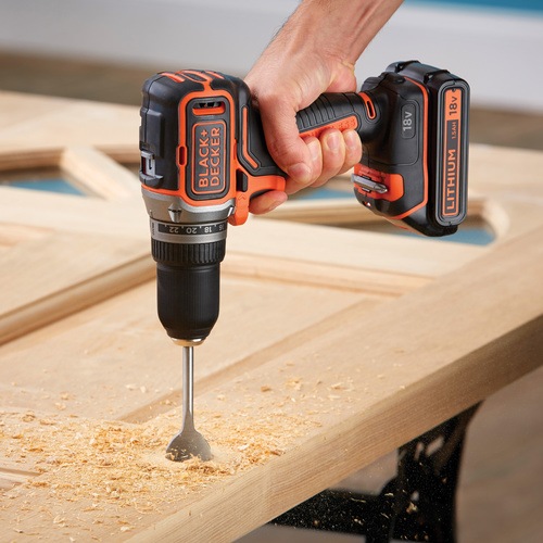 Black and Decker - 18V LiIon kolborstfri borrskruvdragare med tv batterier och laddare 400mA i kitbox - BL186KB
