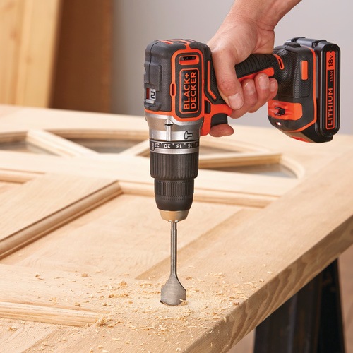 Black and Decker - 18V LiIon kolborstfri slagborrmaskin med tv batterier och laddare i kitbox - BL188KB