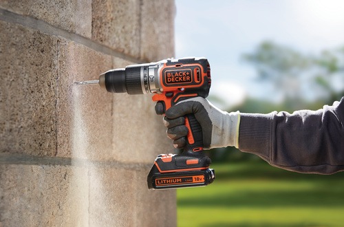 Black and Decker - 18V LiIon kolborstfri slagborrmaskin med tv batterier och laddare i kitbox - BL188KB